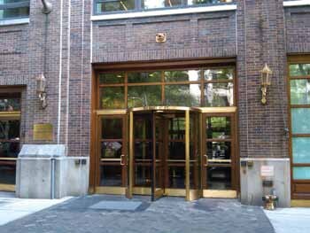 305 E 47th St, New York, NY à louer - Photo de l’immeuble – Image 3 sur 16