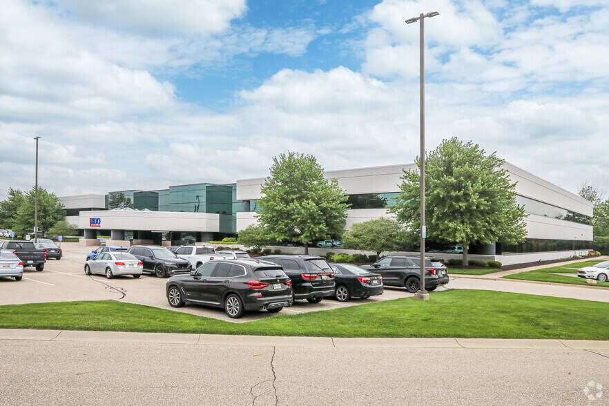 5300 Patterson Ave SE, Grand Rapids, MI à louer - Photo de l’immeuble – Image 2 sur 11