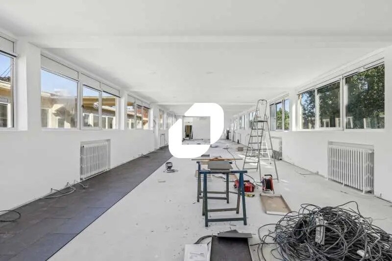 Bureau dans Nanterre à louer - Photo de l’immeuble – Image 3 sur 16