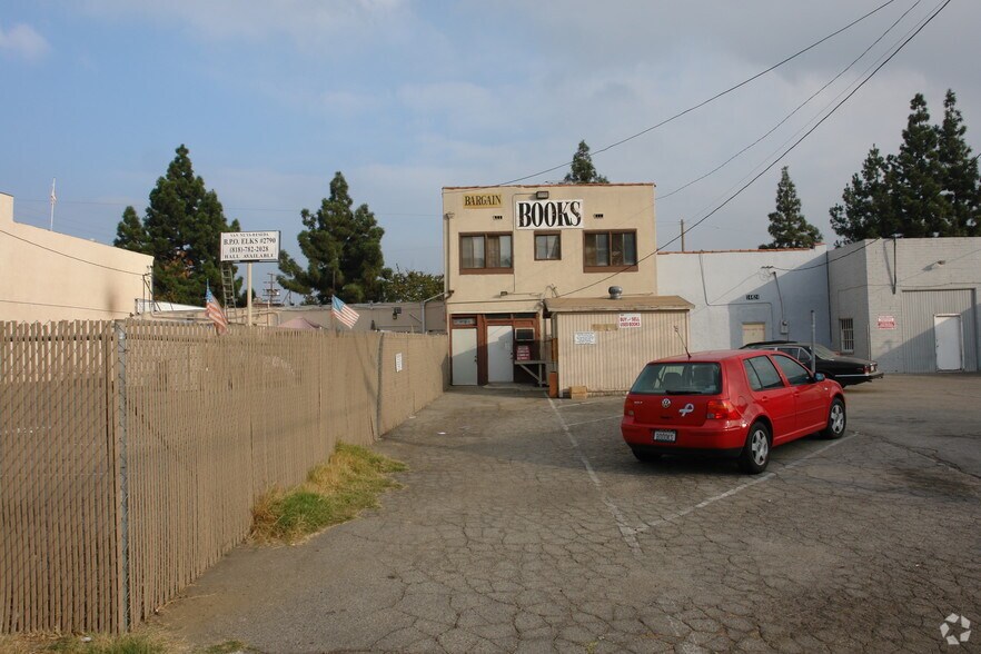 14426 Friar St, Van Nuys, CA à vendre - Photo de l’immeuble – Image 3 sur 9