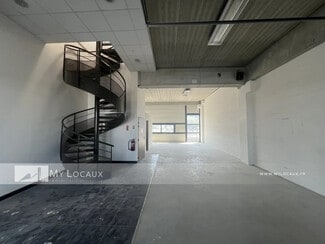 Plus de détails pour Local d'activités à louer