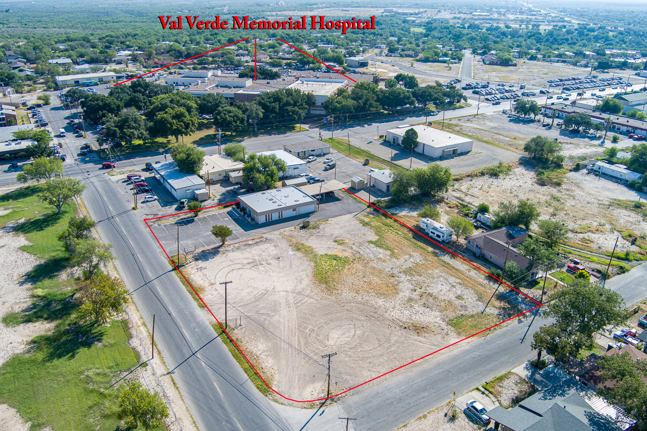1011 E 7th St, Del Rio, TX à vendre Photo principale– Image 1 sur 44