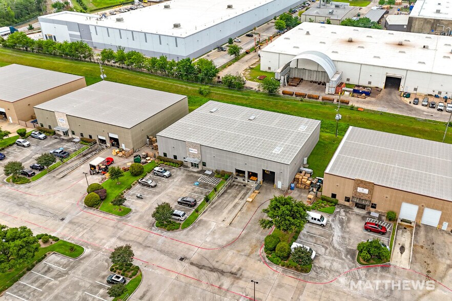 5609 Campbell Rd, Houston, TX à louer - Photo de l’immeuble – Image 3 sur 4