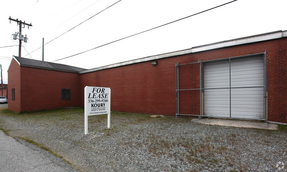 833 N Raleigh St, Greensboro, NC à louer - Photo de l’immeuble – Image 2 sur 5