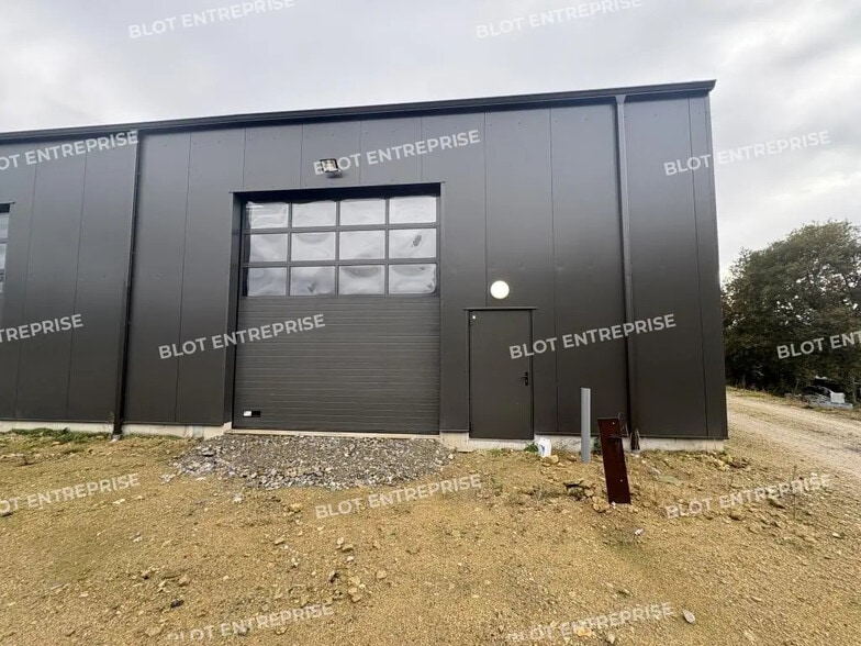 Local d’activités dans Kersaint-Plabennec à louer - Photo de l’immeuble – Image 2 sur 6
