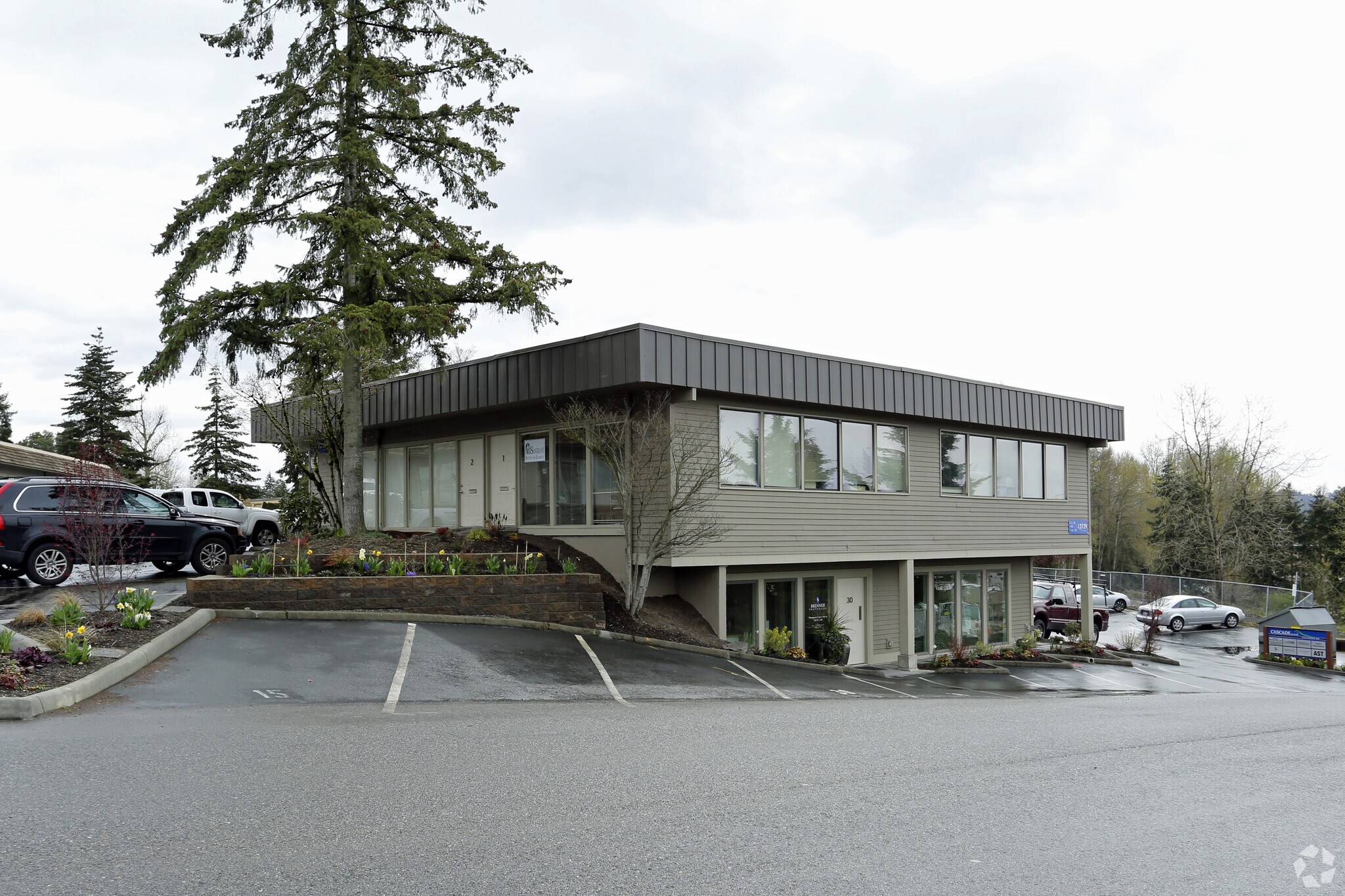 12729 Northup Way, Bellevue, WA à louer Photo principale– Image 1 sur 15