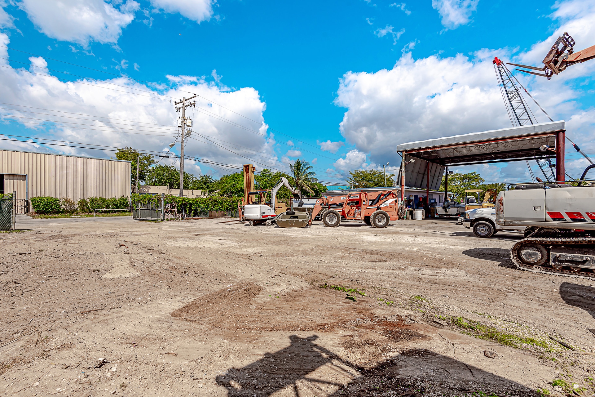 2301 SW 57th Ave, West Park, FL à louer Photo principale– Image 1 sur 30