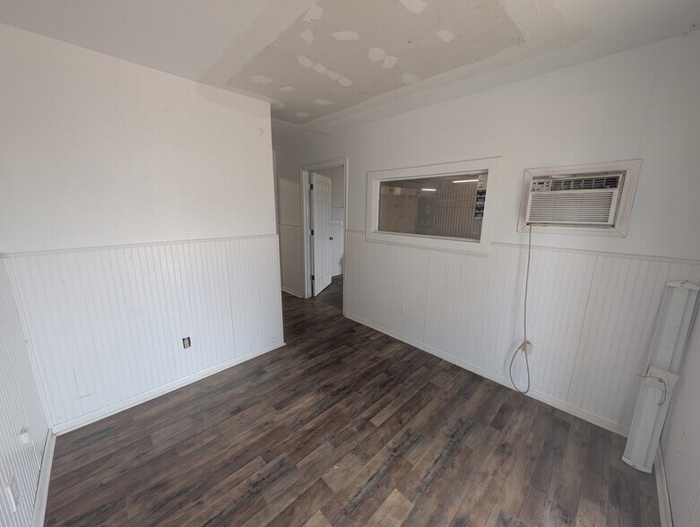 225 Queen Dr, Hewitt, TX à louer - Photo de l’immeuble – Image 3 sur 6