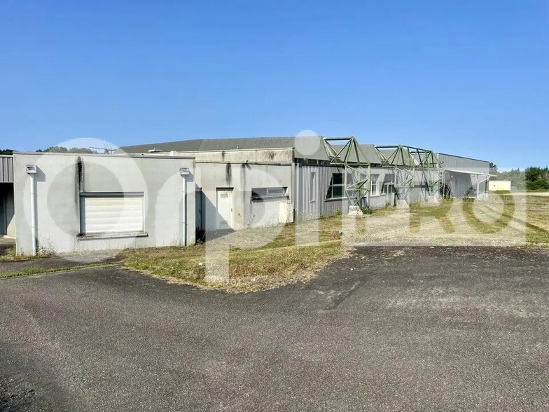 Local d'activités dans Saint-Junien à vendre - Photo de l’immeuble – Image 2 sur 12