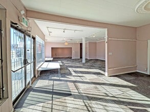1661 E Hastings St, Vancouver, BC à louer Photo intérieure– Image 1 sur 3