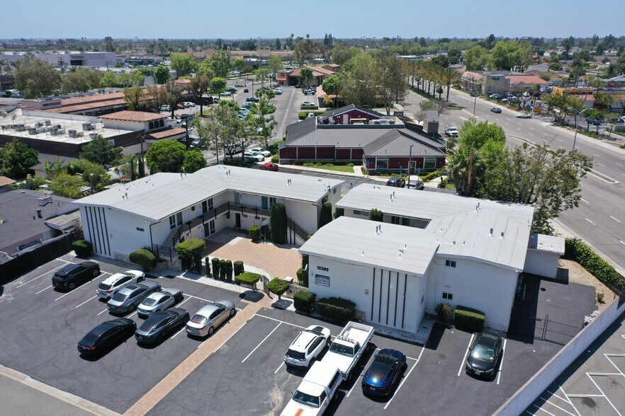 12361 El Rey Pl, Garden Grove, CA à vendre - Photo de l’immeuble – Image 2 sur 12