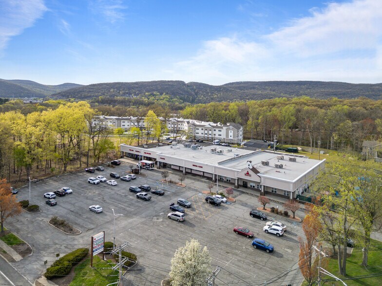 20 Rt-59, Suffern, NY à louer - Photo de l’immeuble – Image 2 sur 16