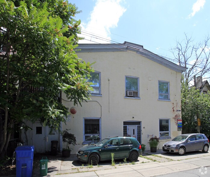 65 Bellwoods Ave, Toronto, ON à louer - Photo de l’immeuble – Image 2 sur 5