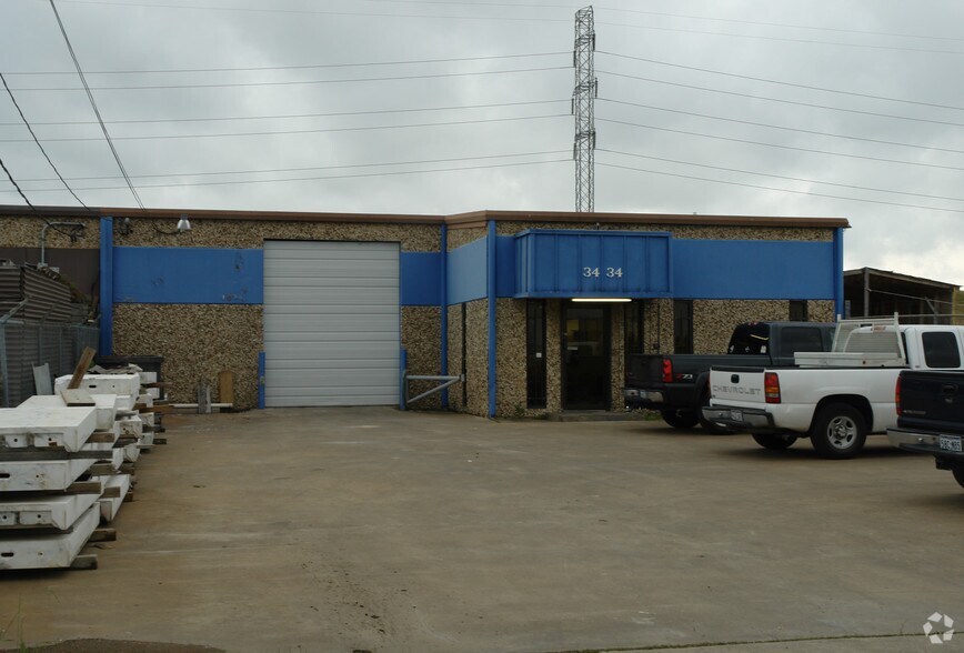 3434 Doug Dr, Dallas, TX à louer - Photo principale – Image 1 sur 3