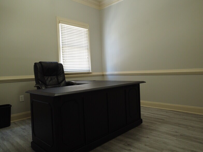 861 Commerce Dr SW, Conyers, GA à louer - Photo de l’immeuble – Image 3 sur 20