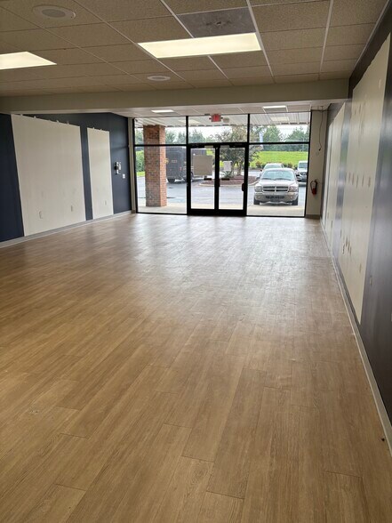 1558-1560 Freeway Dr, Reidsville, NC à louer - Photo de l’immeuble – Image 2 sur 4