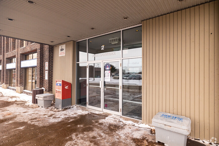 2 St de la Place du Commerce, Brossard, QC à louer - Photo de l’immeuble – Image 3 sur 4