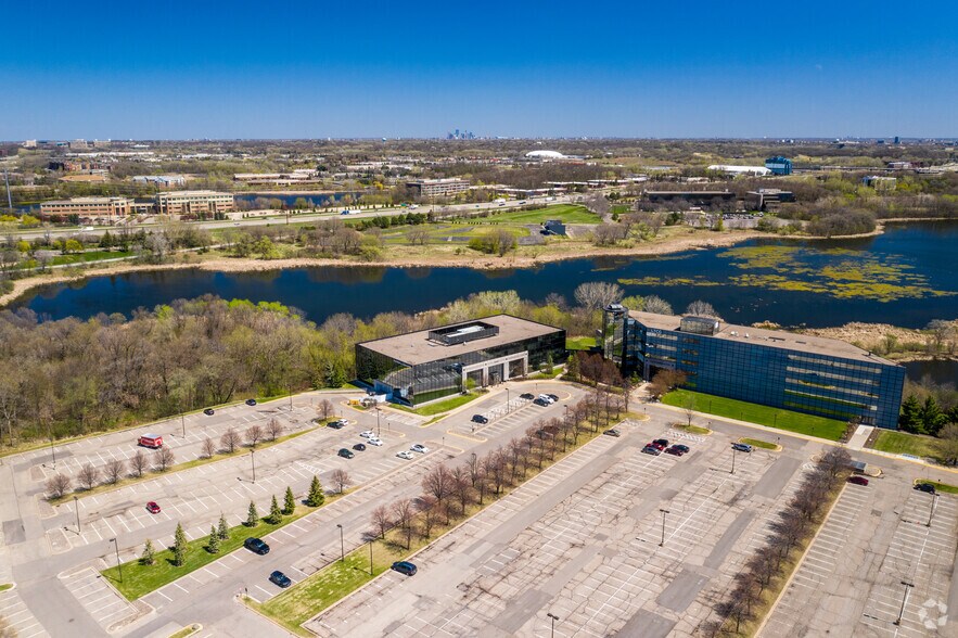 11010 Prairie Lakes Dr, Eden Prairie, MN à louer - Photo de l’immeuble – Image 2 sur 11