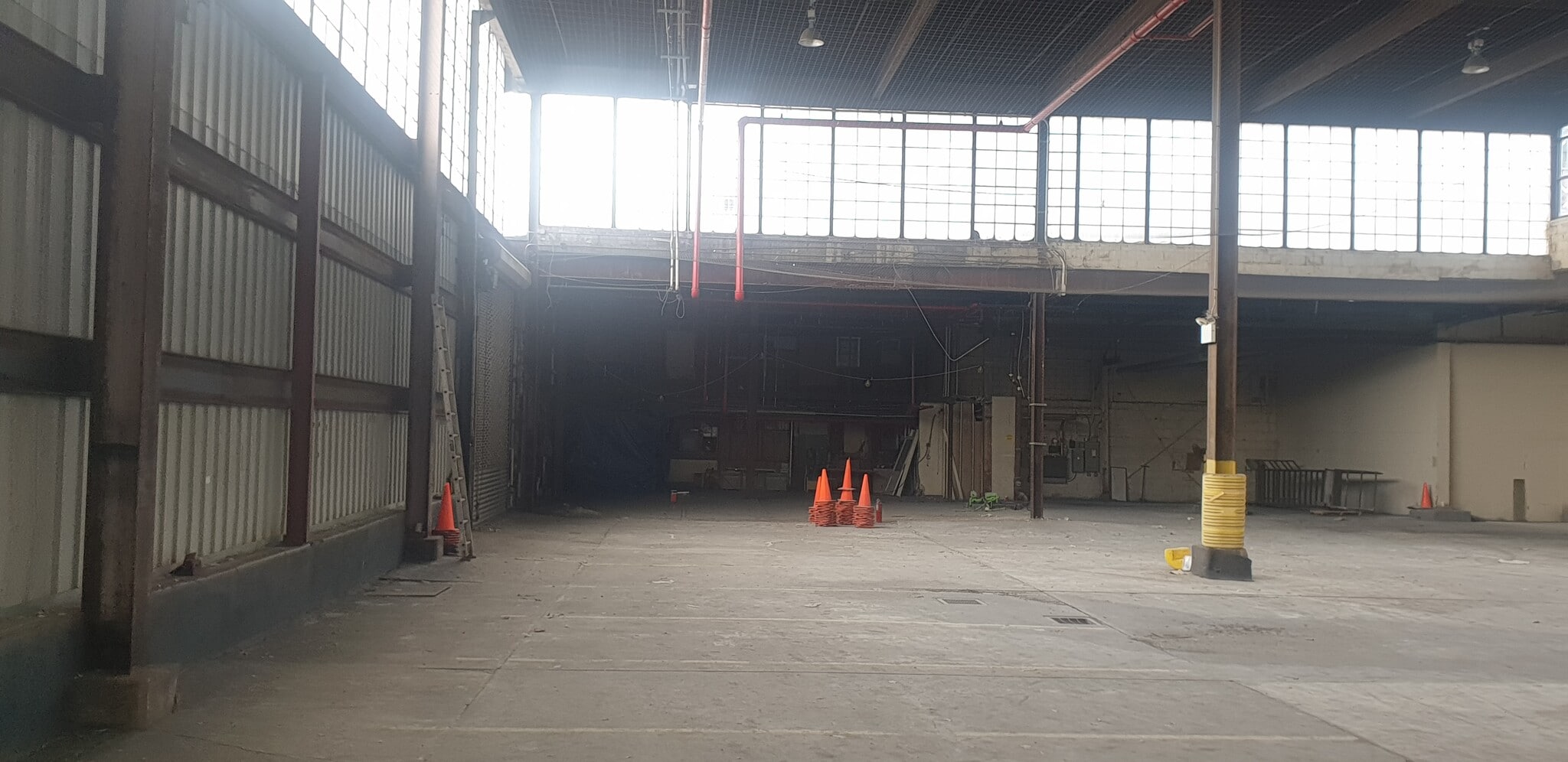 25-45 Borden Ave, Long Island City, NY à louer Photo de l’immeuble– Image 1 sur 2