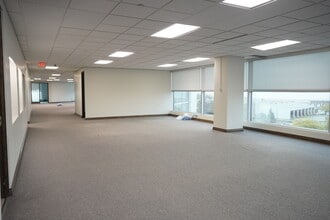 5500 N Service Rd, Burlington, ON à louer Photo intérieure– Image 2 sur 12