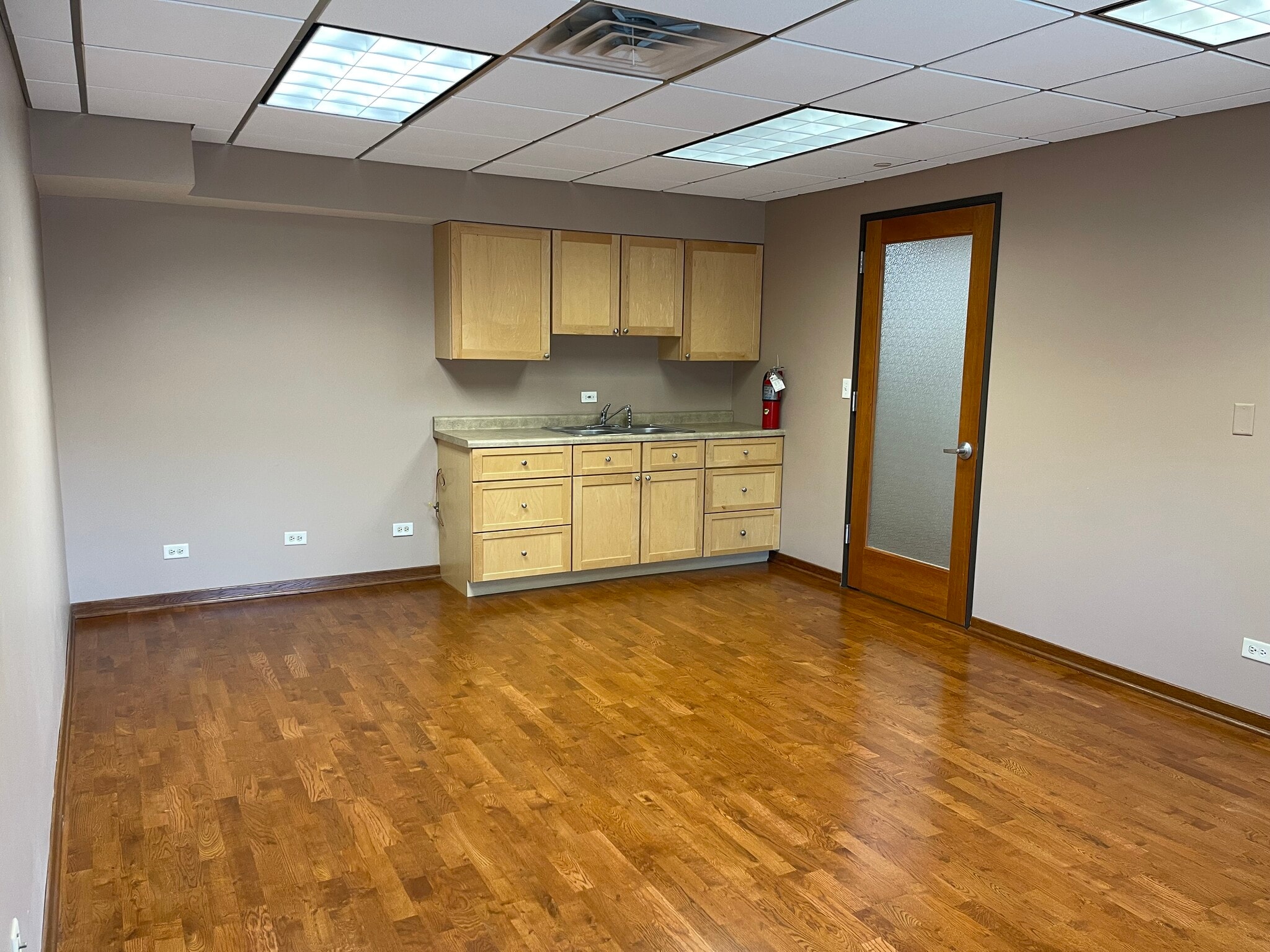 625 N North Ct, Palatine, IL à louer Photo de l’immeuble– Image 1 sur 2