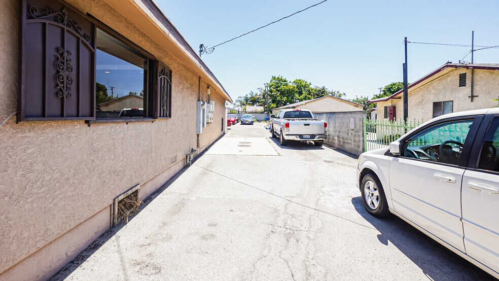 10300 S Inglewood Ave, Inglewood, CA à vendre - Photo de l’immeuble – Image 2 sur 26