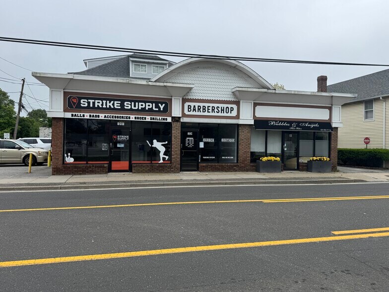 80-82 Carleton Ave, East Islip, NY à louer - Photo de l’immeuble – Image 1 sur 5