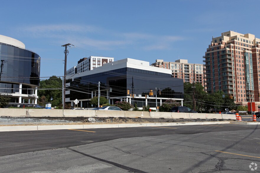 11919 Rockville Pike, North Bethesda, MD à louer - Photo de l’immeuble – Image 2 sur 7