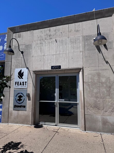4510 N Ravenswood Ave, Chicago, IL à louer - Photo de l’immeuble – Image 1 sur 4