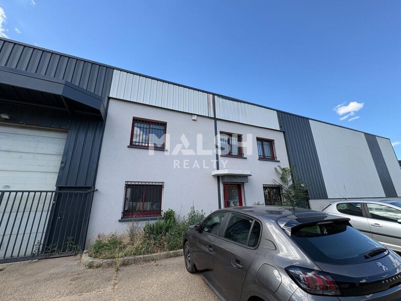 103 Rue De L'Industrie, Saint-Priest à louer - Photo de l’immeuble – Image 2 sur 18