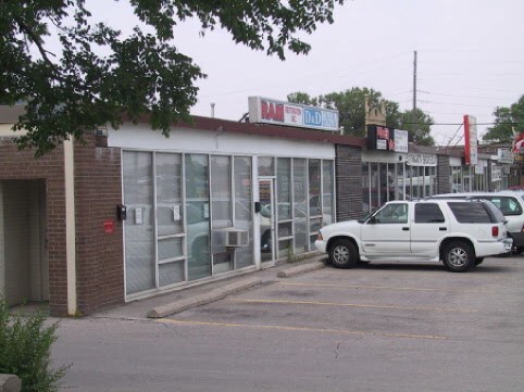 24 Ronson Dr, Toronto, ON à louer - Photo de l’immeuble – Image 3 sur 5
