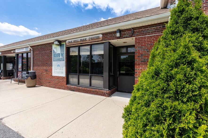 655 Saw Mill Brook Pky, Newton, MA à vendre - Photo de l’immeuble – Image 2 sur 8