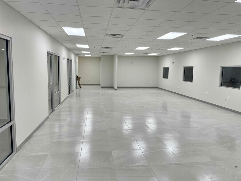 1513 Vidal Cantu rd, Laredo, TX à louer - Photo de l’immeuble – Image 3 sur 6