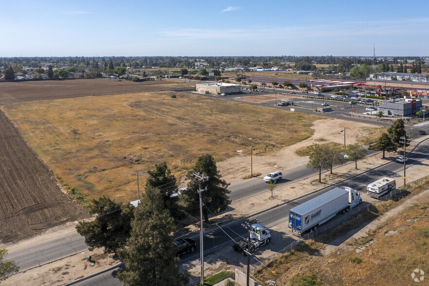 SWC Marks & Clinton Ave, Fresno, CA à louer - Photo de l’immeuble – Image 3 sur 3