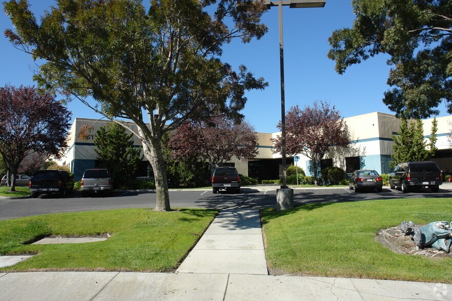 3751 Charter Park Dr, San Jose, CA à louer - Photo principale – Image 1 sur 3