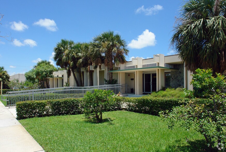16565 NW 15th Ave, Miami, FL à louer - Photo de l’immeuble – Image 2 sur 10