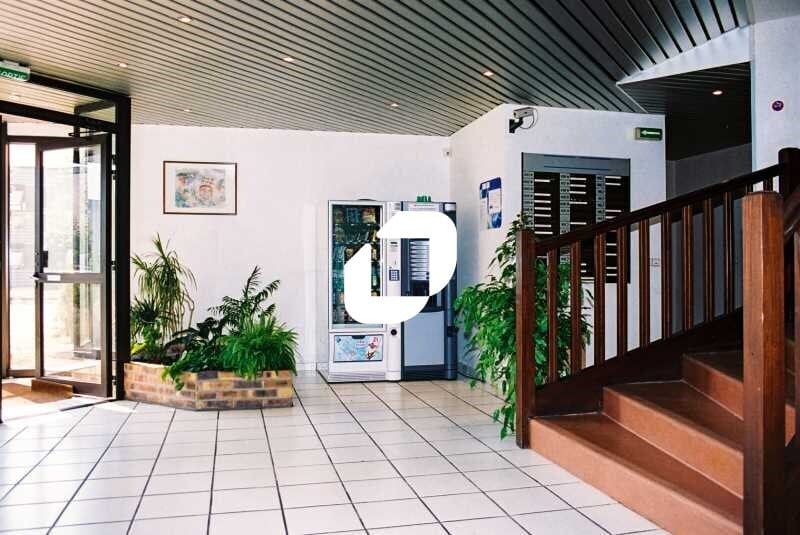 Bureau dans SAINT-OUEN-L'AUMONE à louer - Hall d’entrée – Image 3 sur 7