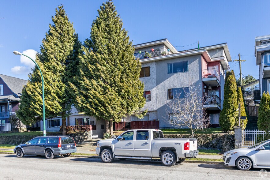 2184 Wall St, Vancouver, BC à vendre - Photo de l’immeuble – Image 1 sur 2