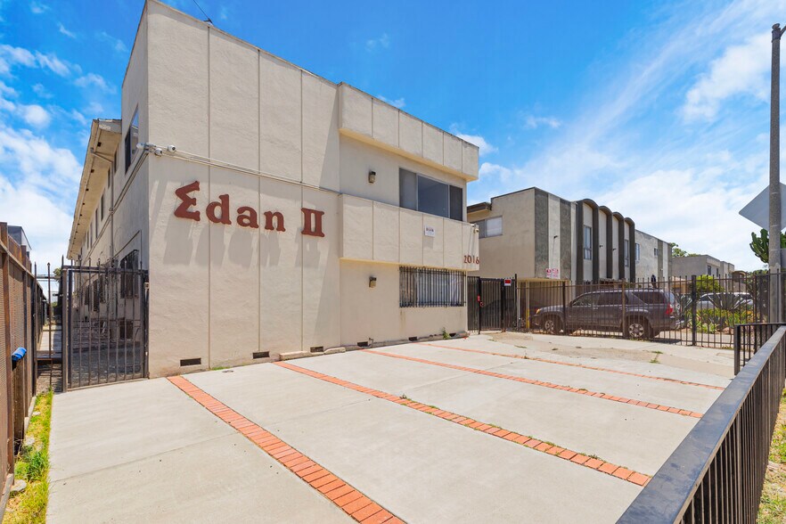 2016 S Bedford St, Los Angeles, CA à vendre - Photo de l’immeuble – Image 2 sur 34