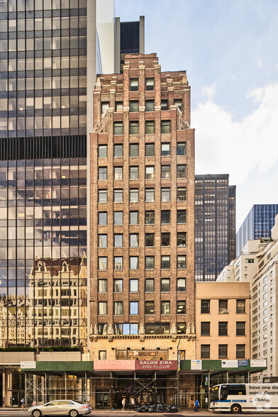 50 W 57th St, New York, NY à louer - Photo de l’immeuble – Image 3 sur 4