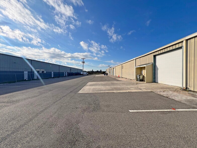 355 E Douglas Rd, Oldsmar, FL à louer - Photo de l’immeuble – Image 3 sur 15