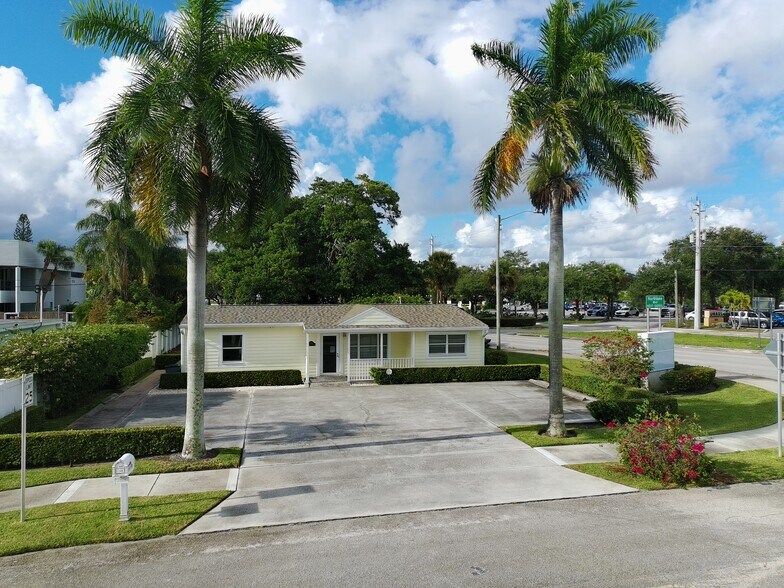 2718 Conroy Rd, West Palm Beach, FL à vendre - Photo de l’immeuble – Image 2 sur 20
