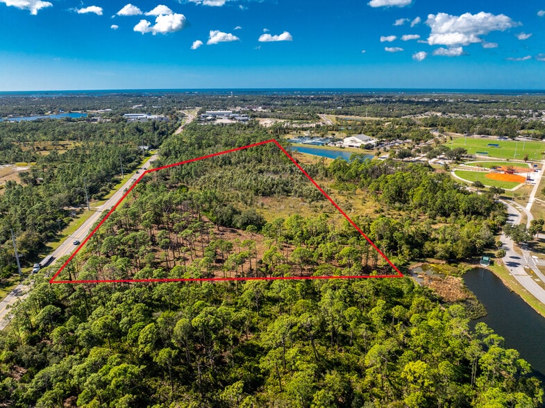S. River Road, Englewood, FL à vendre - Photo principale – Image 1 sur 28