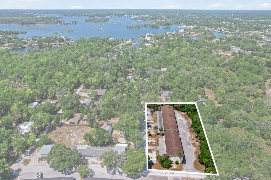765 N Gardenview Ter, Crystal River, FL à vendre - Photo de l’immeuble – Image 3 sur 7