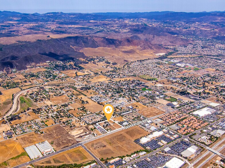 Jefferson Ave, Murrieta, CA à vendre - Aérien – Image 1 sur 5