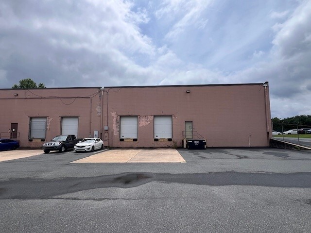 301 Ruthar Dr, Newark, DE à louer Photo de l’immeuble– Image 1 sur 14