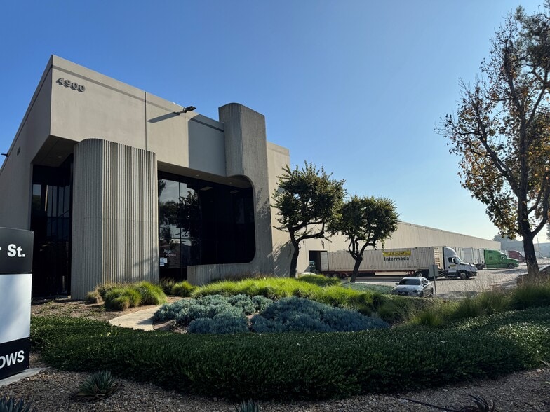 6000-6098 Rickenbacker Rd, Commerce, CA à louer - Photo principale – Image 2 sur 23