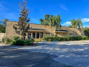 1707 E Edgewood Dr, Lakeland, FL à louer Photo intérieure– Image 2 sur 8