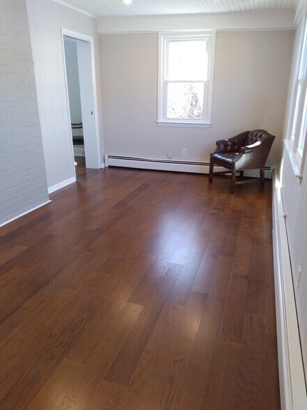 327 Irving Ave, Port Chester, NY à vendre - Photo intérieure – Image 2 sur 8
