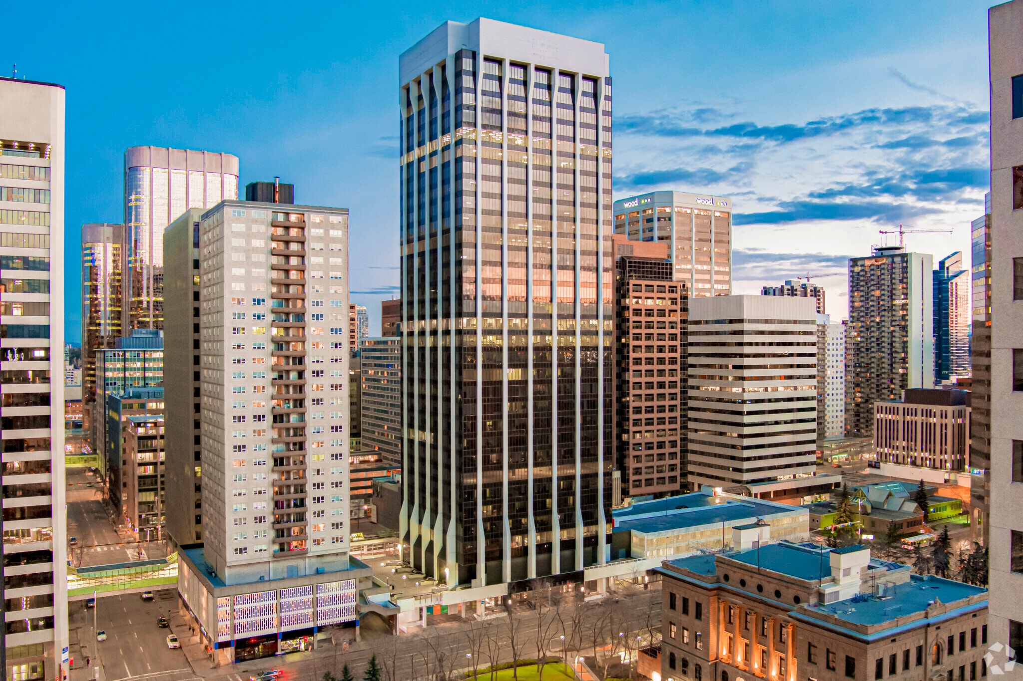 715 5 Ave SW, Calgary, AB à louer Photo principale– Image 1 sur 10